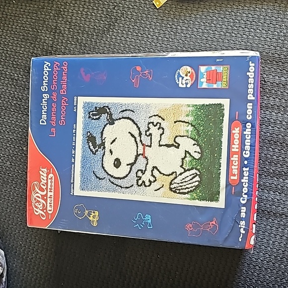 Peanuts Other - NEW Vintage Peanuts Happy Dancing Snoopy Latch Hook Yarn Kit J & P Coats